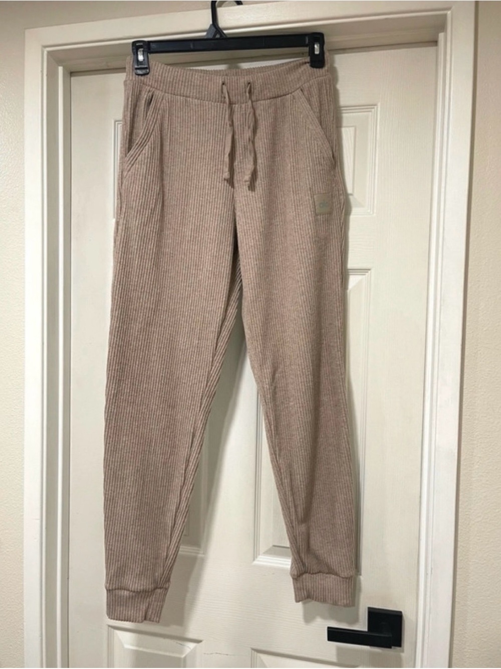 Alo “Muse” Women’s jogger pants
